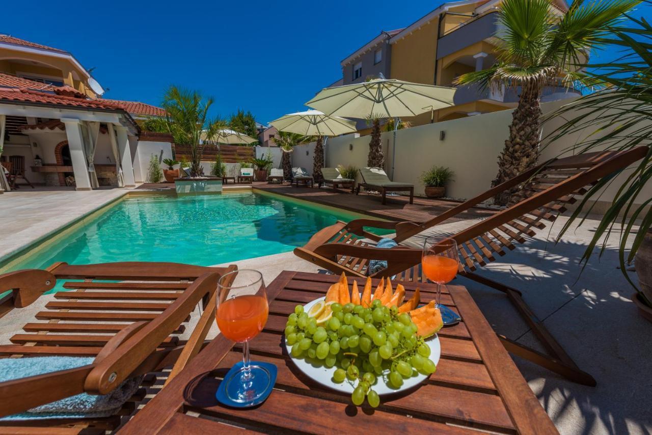 Apartments "Villa Antisin" With Heated Pool Zadar Exterior photo