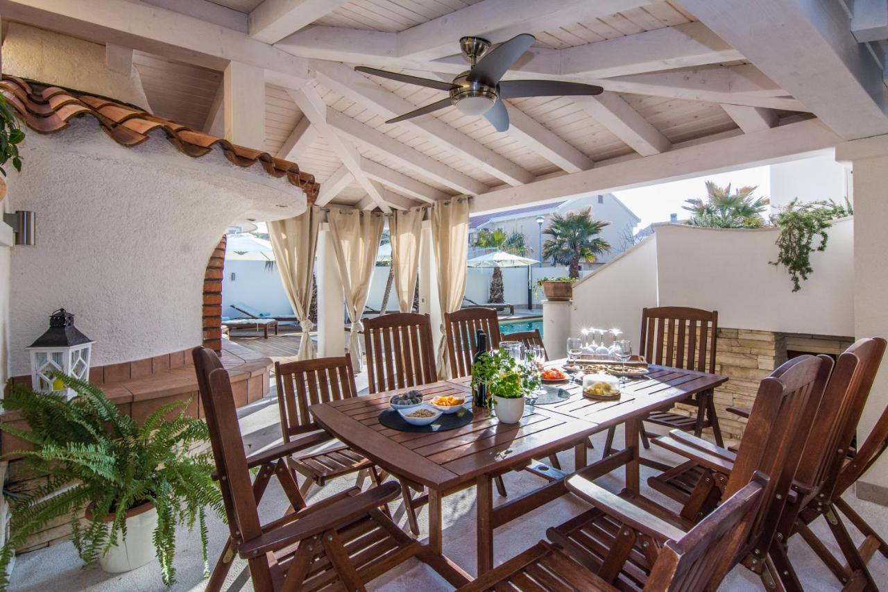 Apartments "Villa Antisin" With Heated Pool Zadar Exterior photo