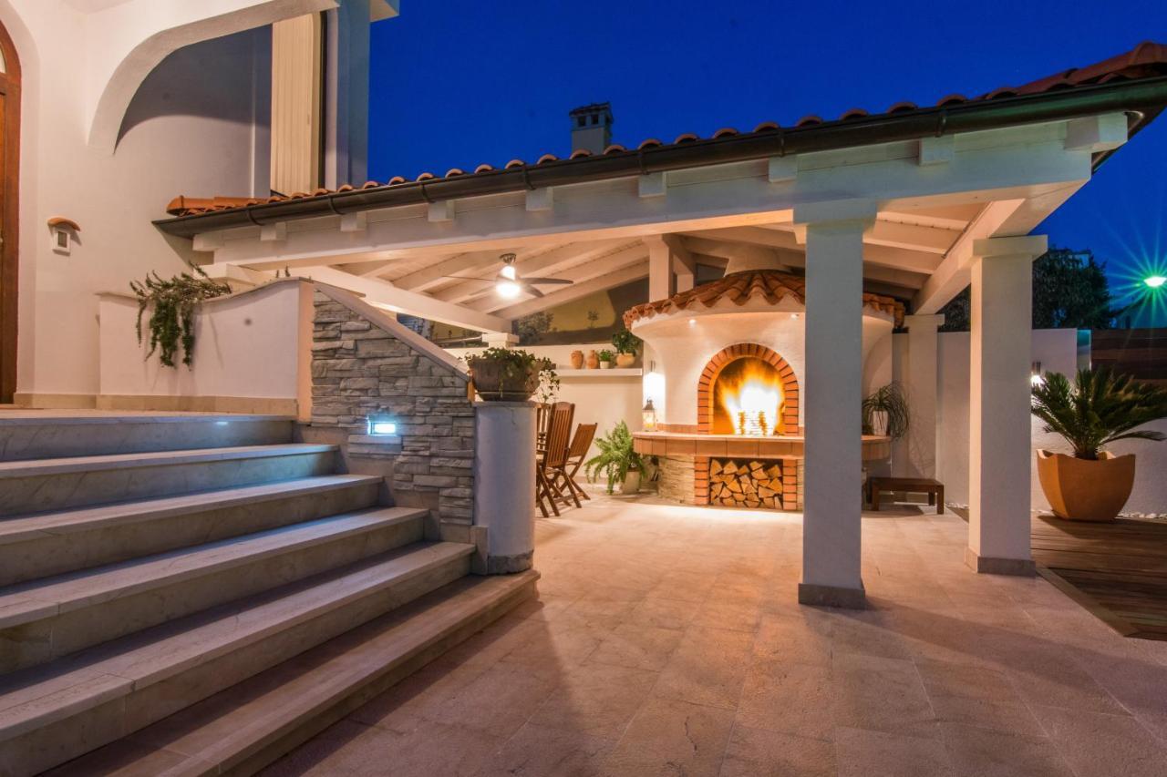 Apartments "Villa Antisin" With Heated Pool Zadar Exterior photo