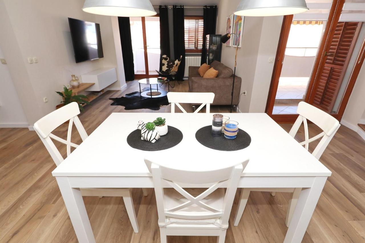 Apartments "Villa Antisin" With Heated Pool Zadar Exterior photo