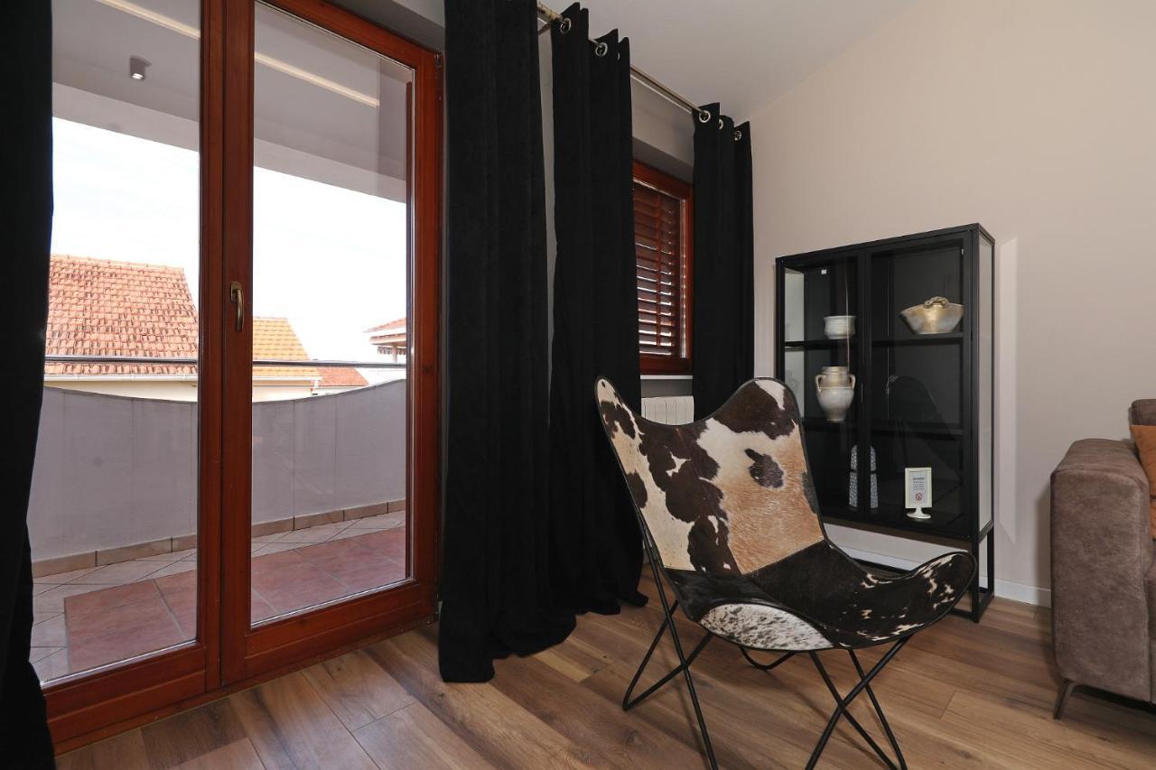 Apartments "Villa Antisin" With Heated Pool Zadar Exterior photo