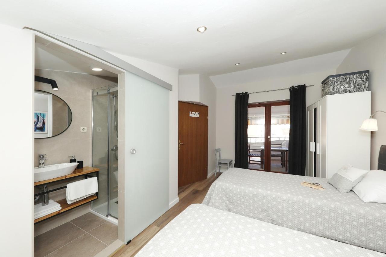 Apartments "Villa Antisin" With Heated Pool Zadar Exterior photo