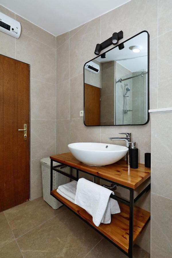 Apartments "Villa Antisin" With Heated Pool Zadar Exterior photo