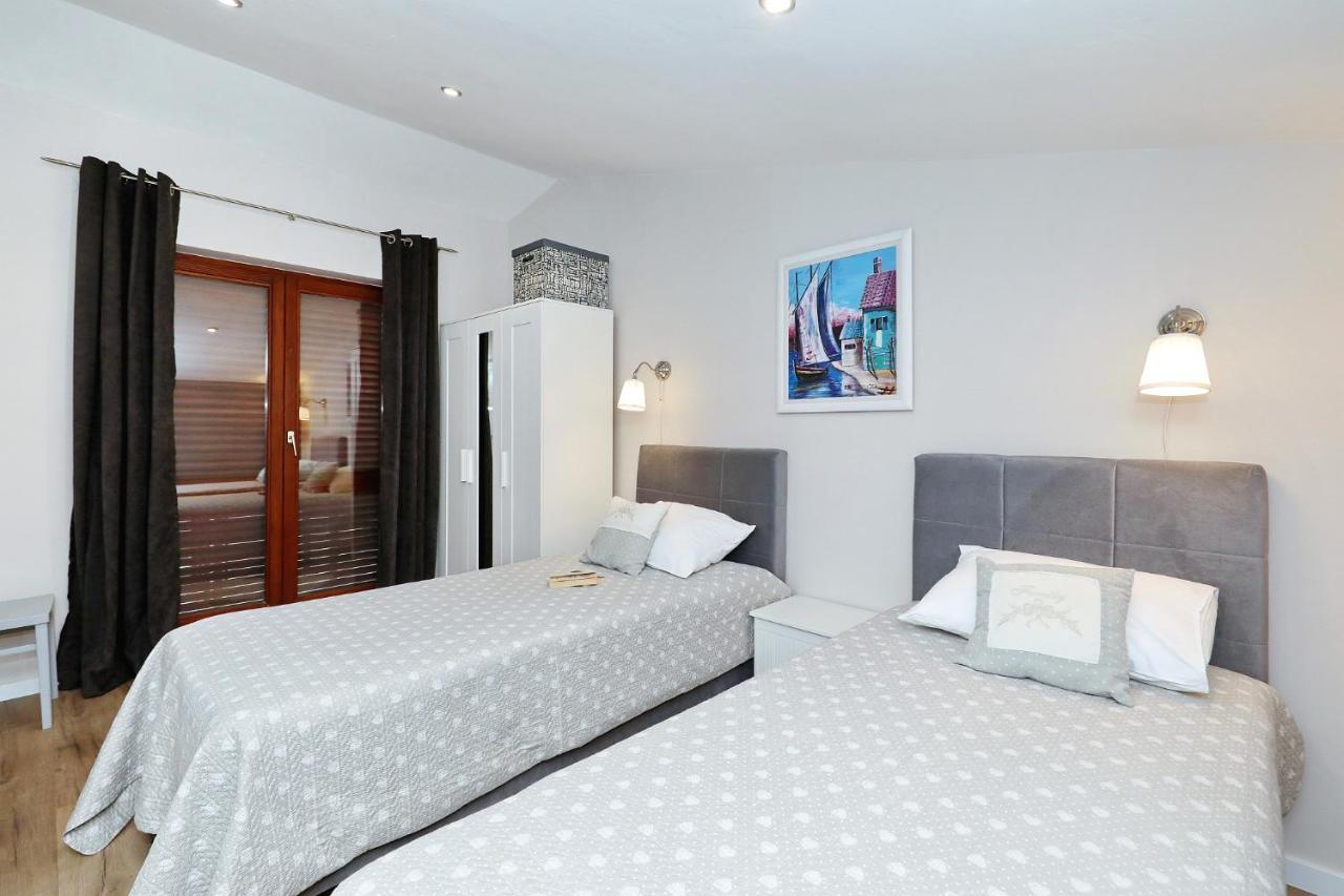 Apartments "Villa Antisin" With Heated Pool Zadar Exterior photo