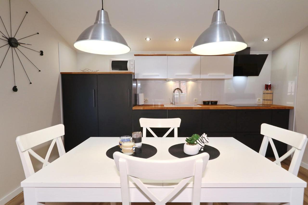 Apartments "Villa Antisin" With Heated Pool Zadar Exterior photo