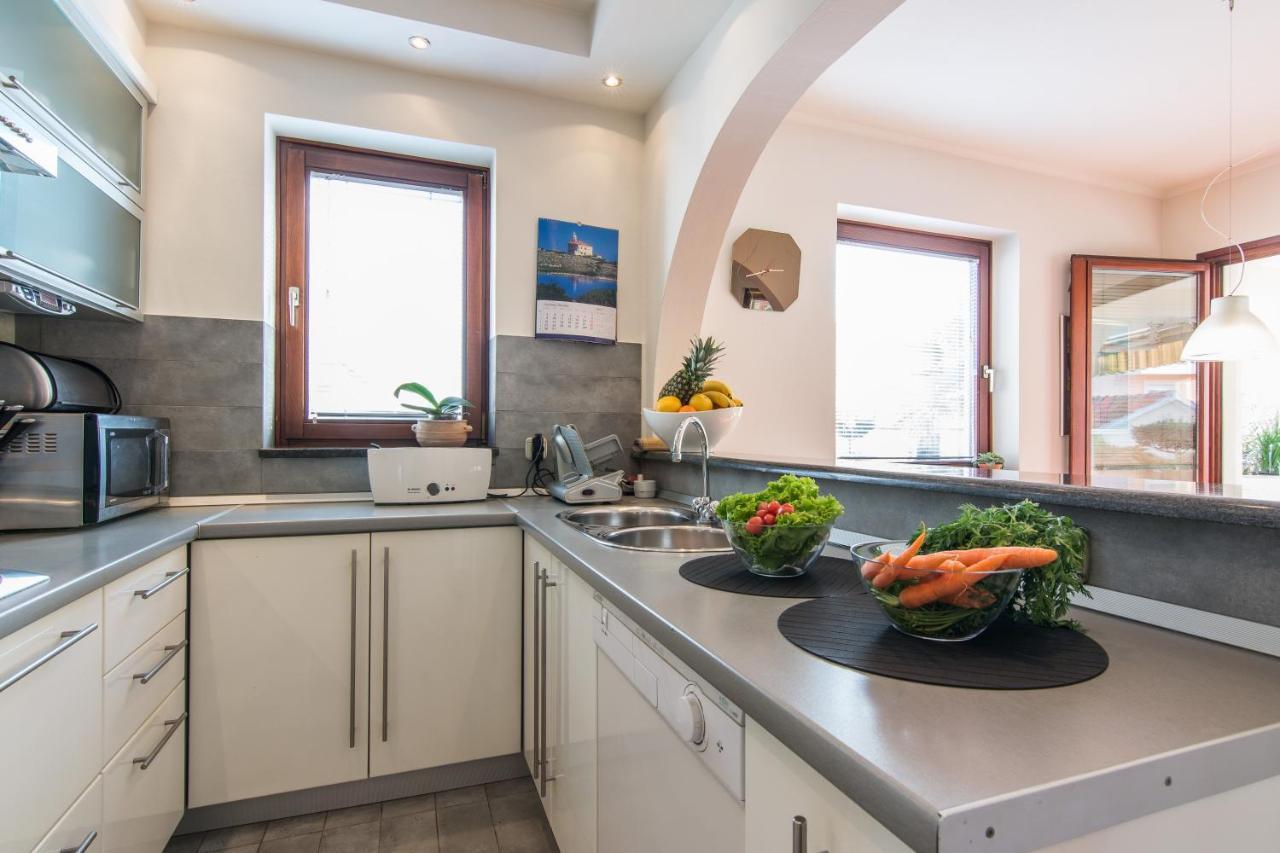 Apartments "Villa Antisin" With Heated Pool Zadar Exterior photo